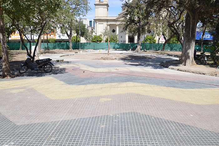 Continúa la remodelación de la plaza Libertad