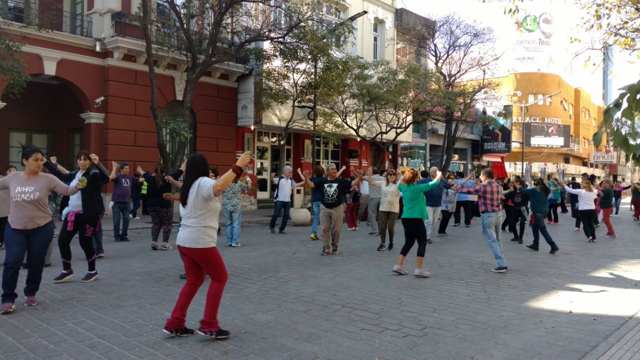 Llego el mes de Septiembre y lo celebramos bailando chacarera en Plaza Libertad